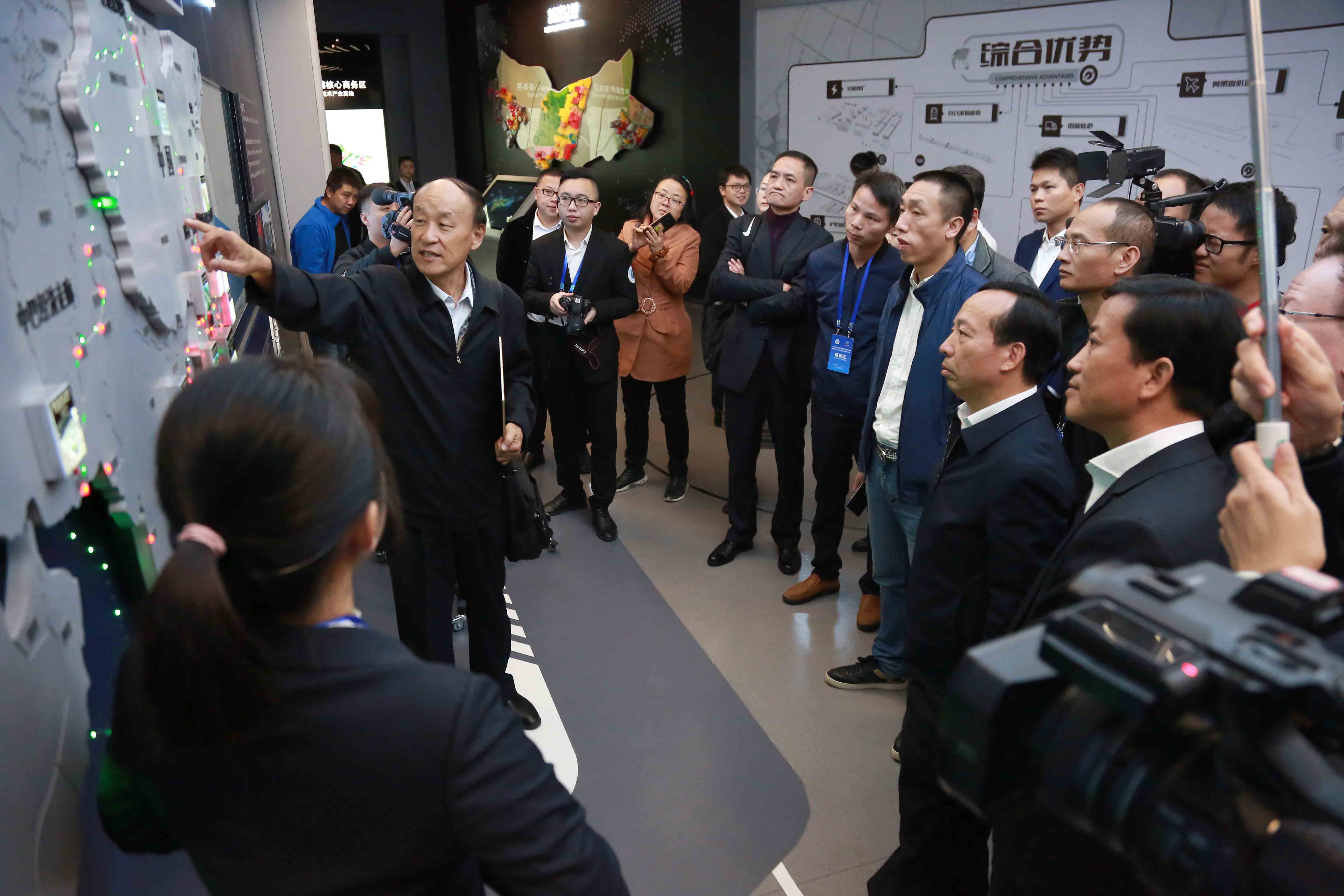 考察安顺黄铺新区1.JPG 考察安顺黄铺新区1.JPG