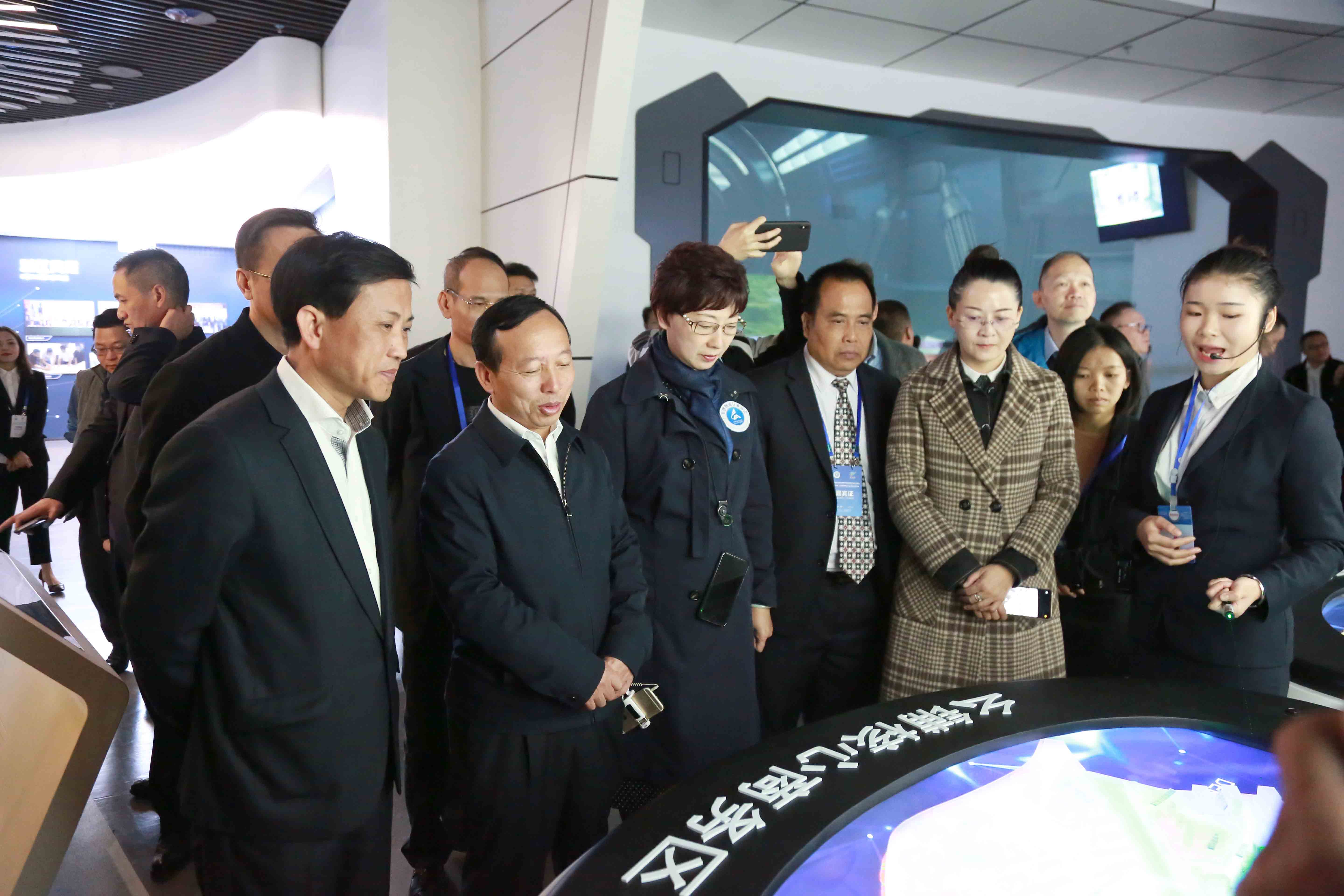 考察安顺黄铺新区2.JPG 考察安顺黄铺新区2.JPG