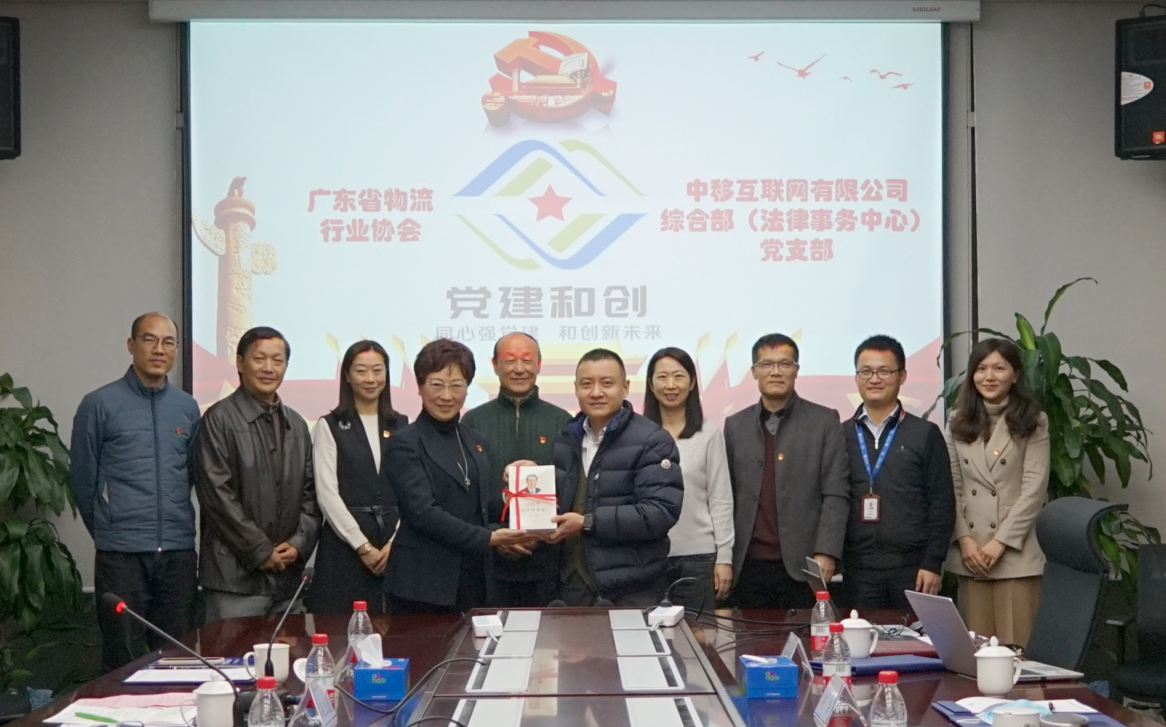 5 互赠书籍合影.jpg 5 互赠书籍合影.jpg