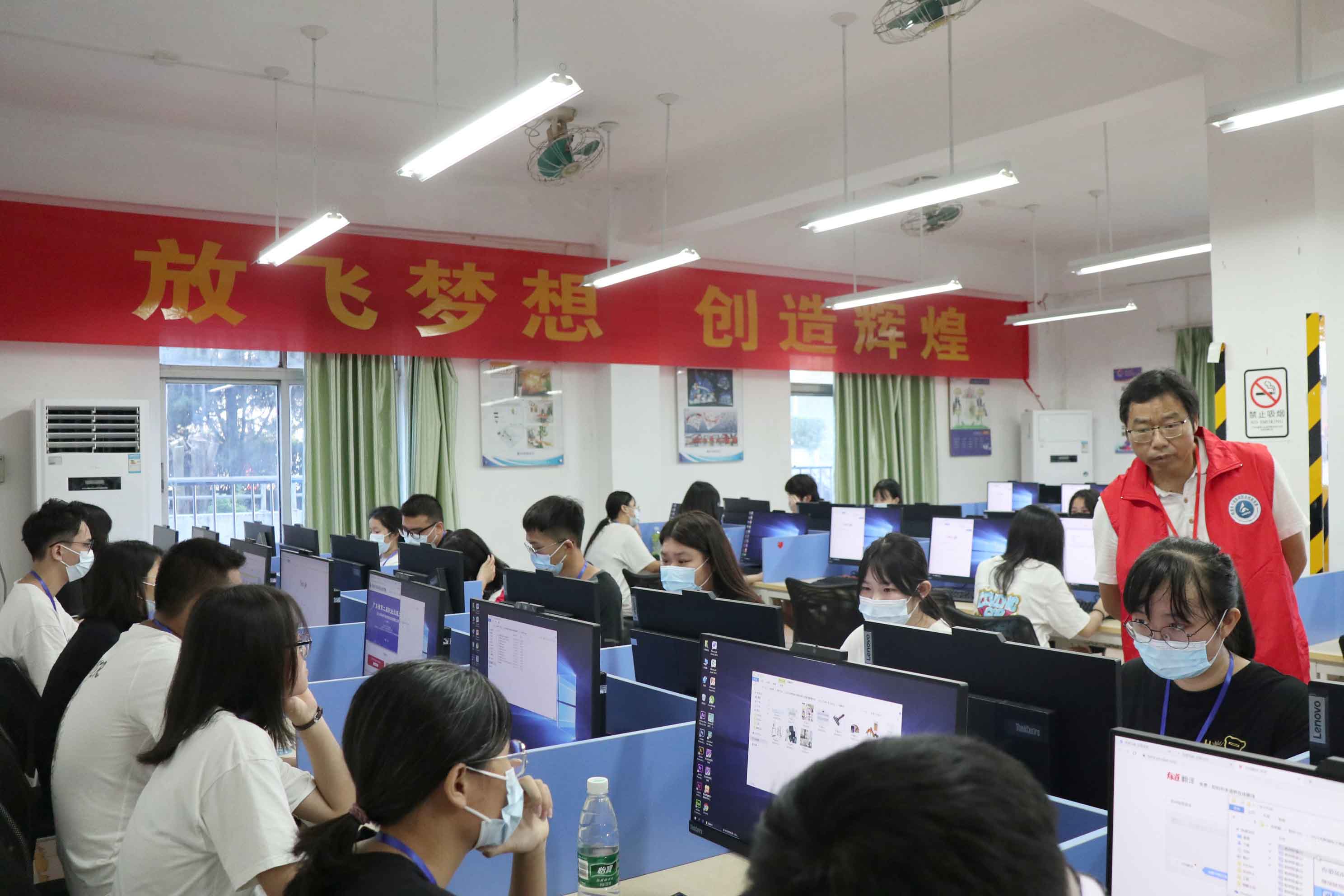 监考环节.jpg 监考环节.jpg