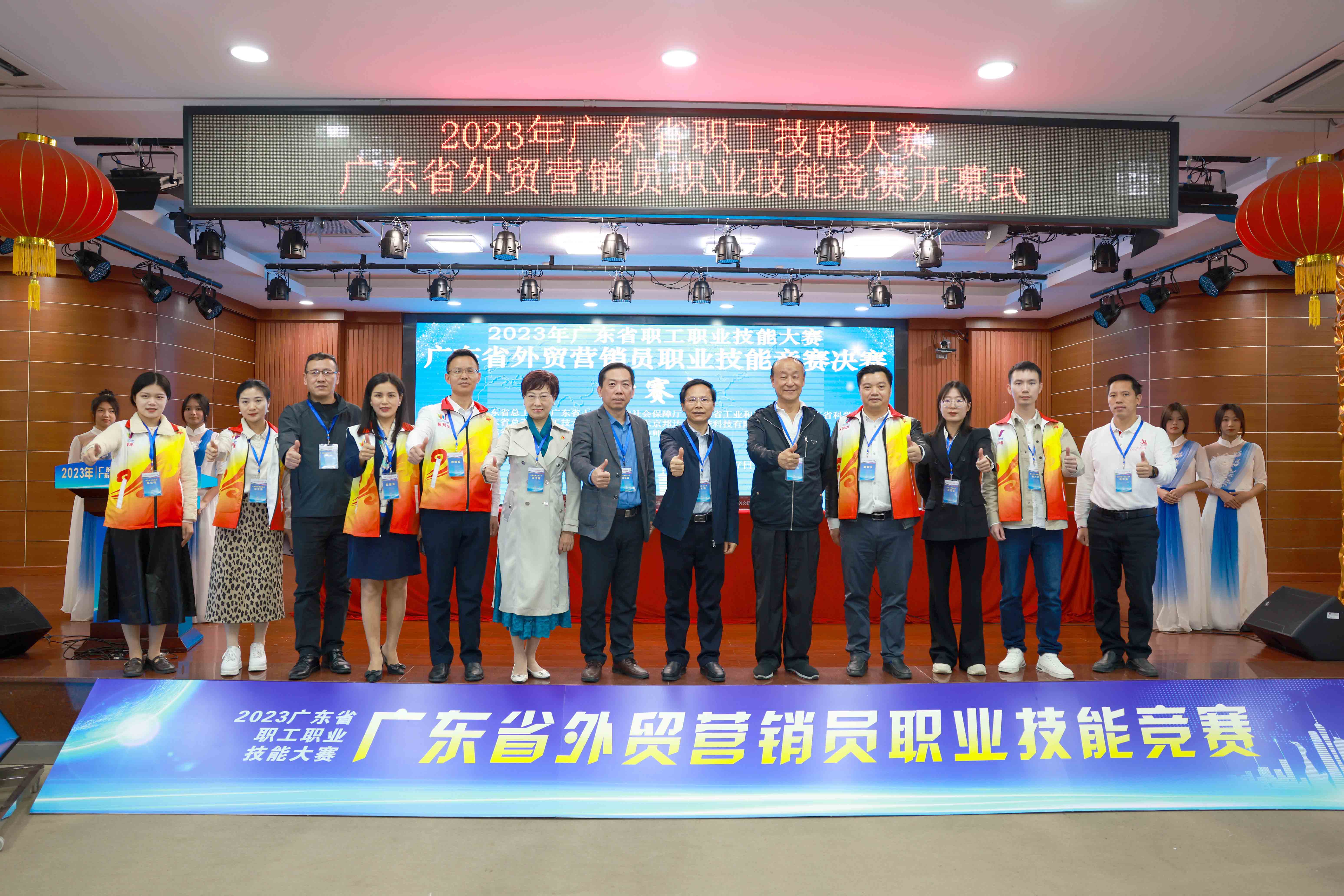 合影1.jpg 合影1.jpg