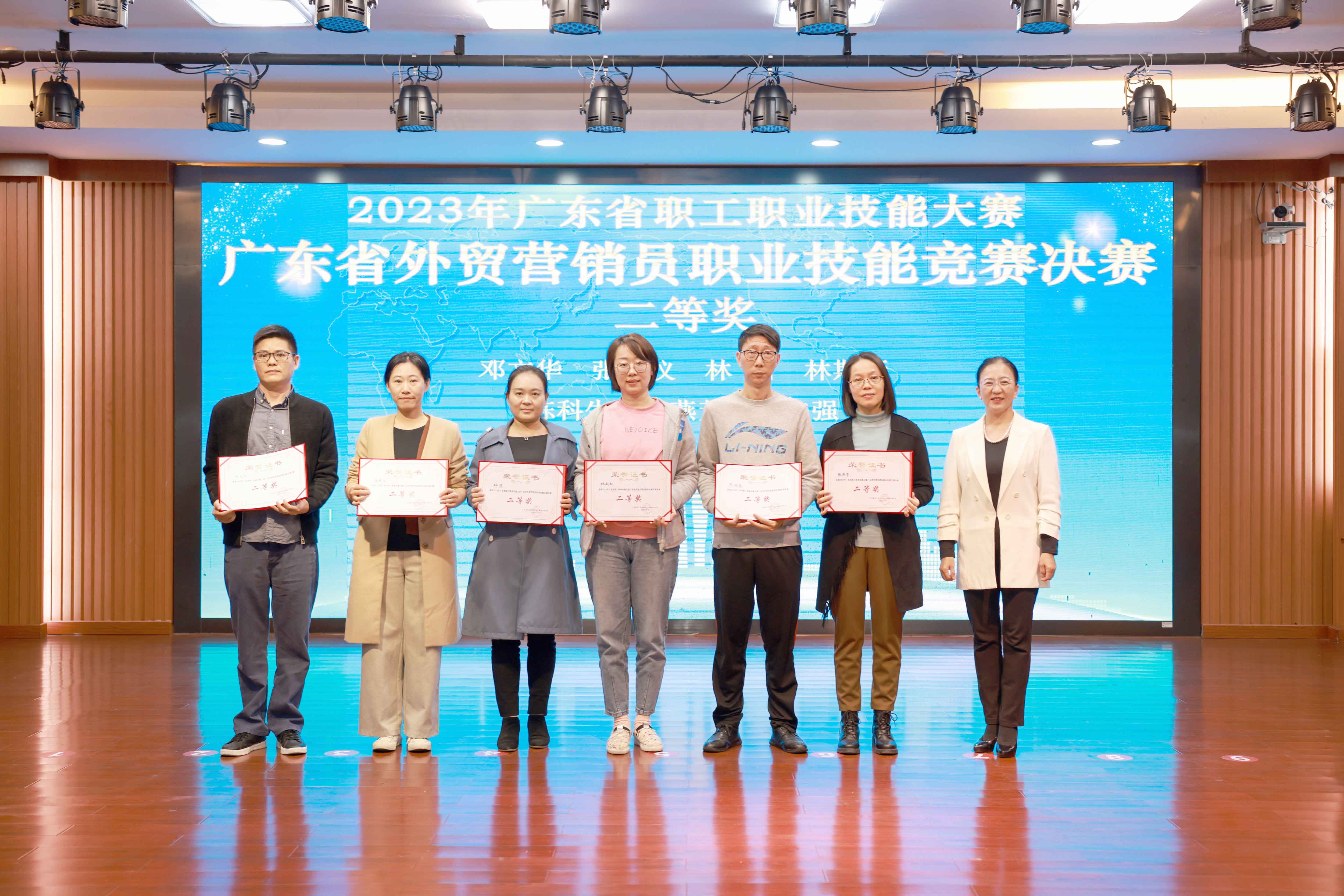 颁奖-二等奖3.jpg 颁奖-二等奖3.jpg