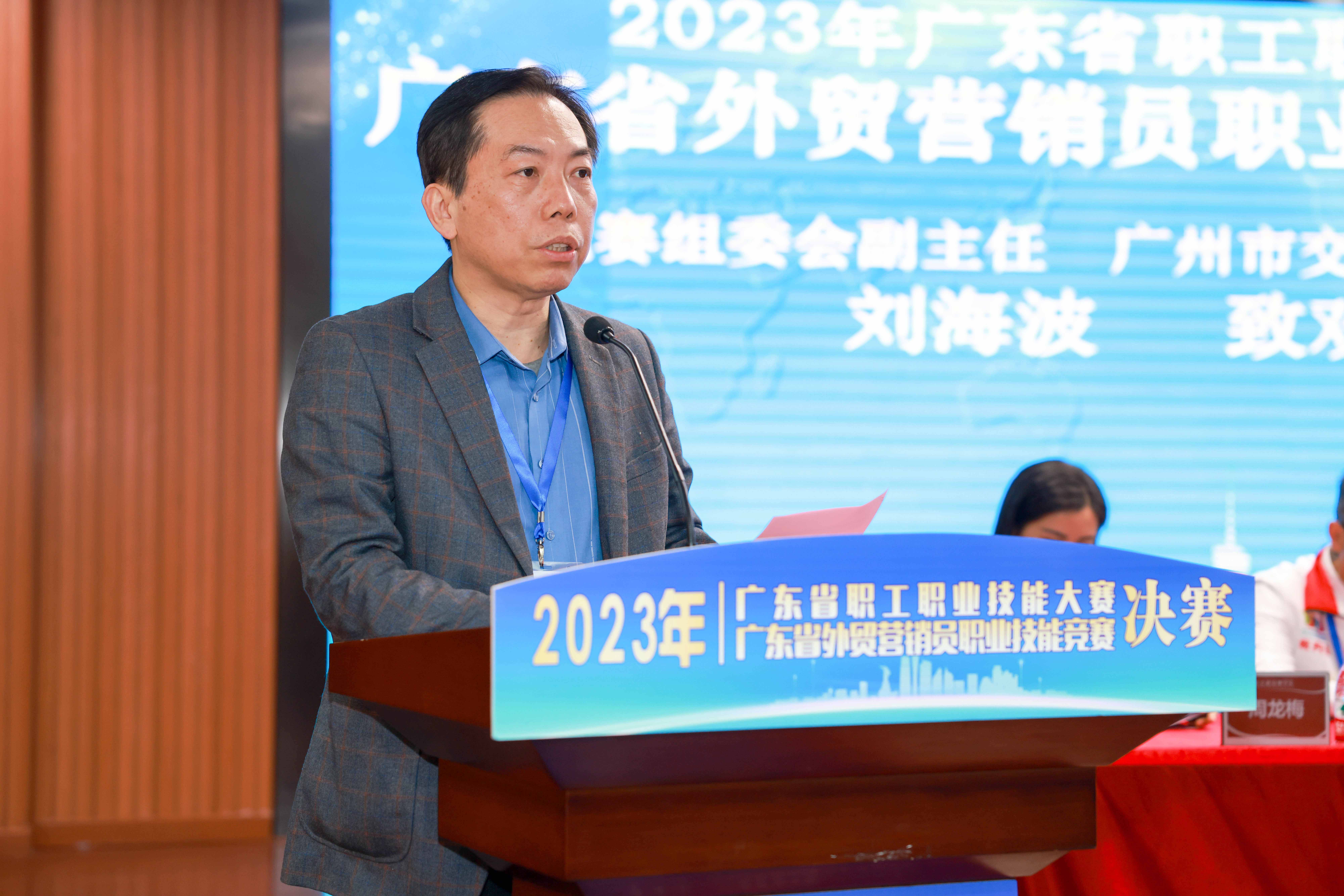 特写-刘校1.jpg 特写-刘校1.jpg