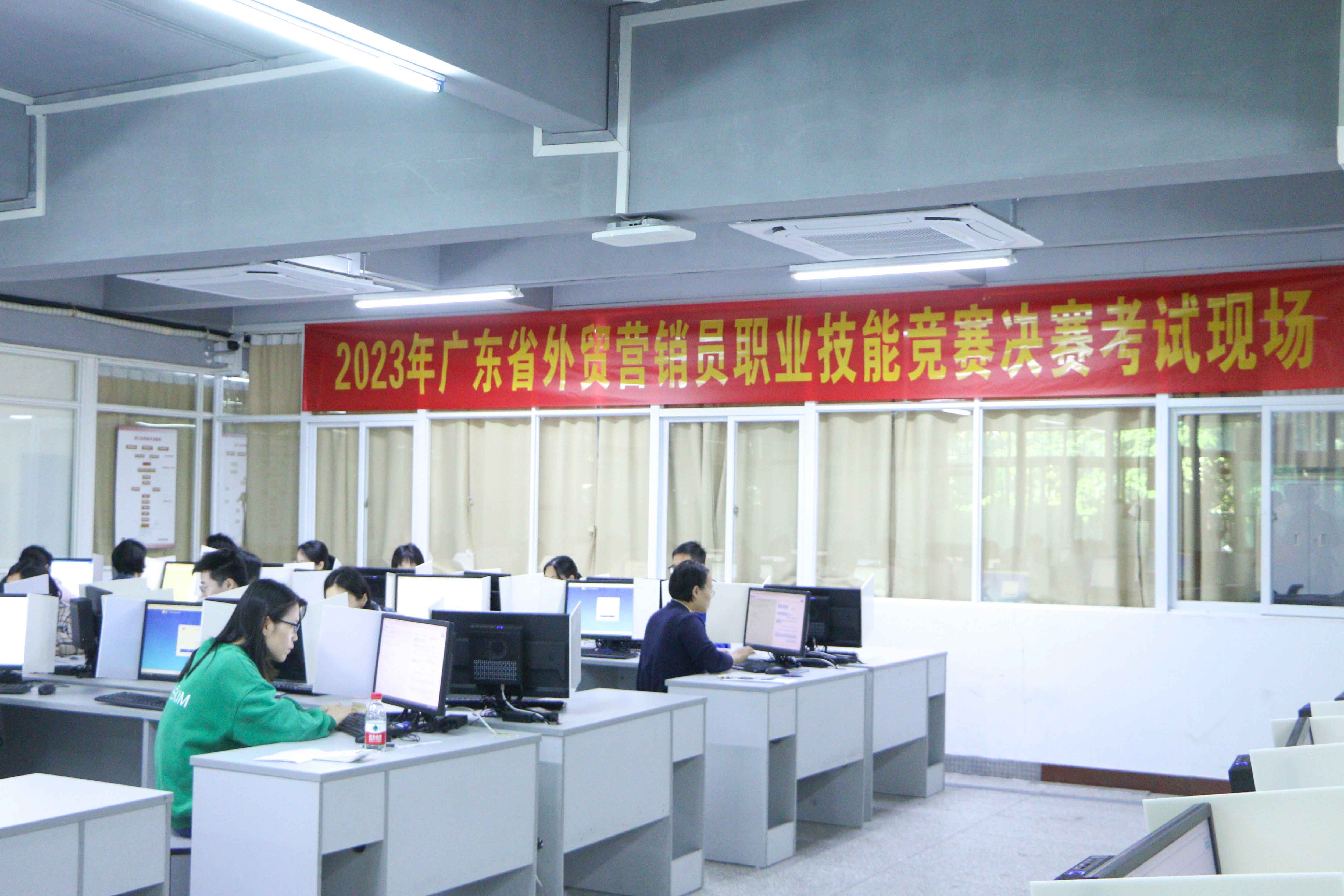 考场202.jpg 考场202.jpg