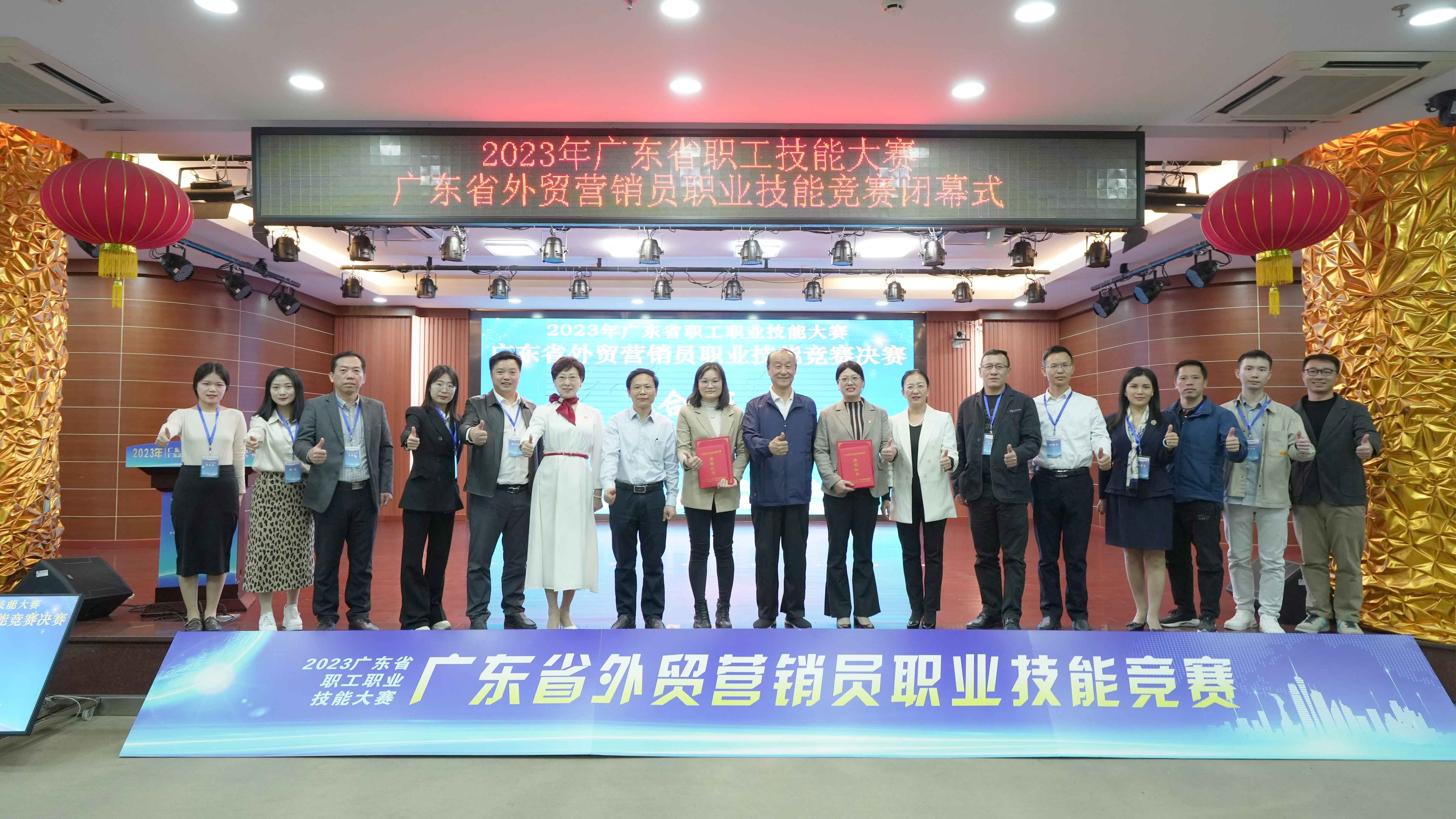 合影-会场.jpg 合影-会场.jpg